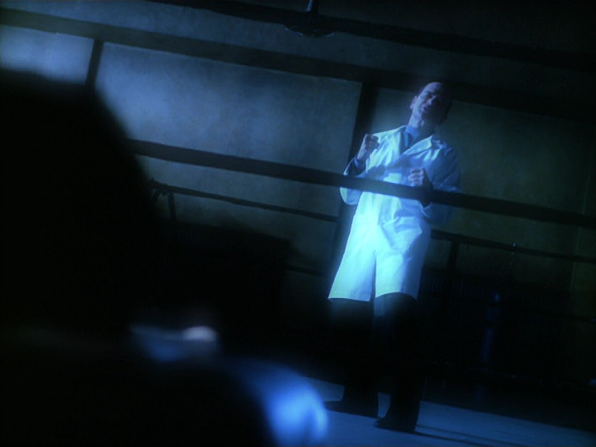 extant_StarTrek_VOY_5x19-TheFight_02354.jpg