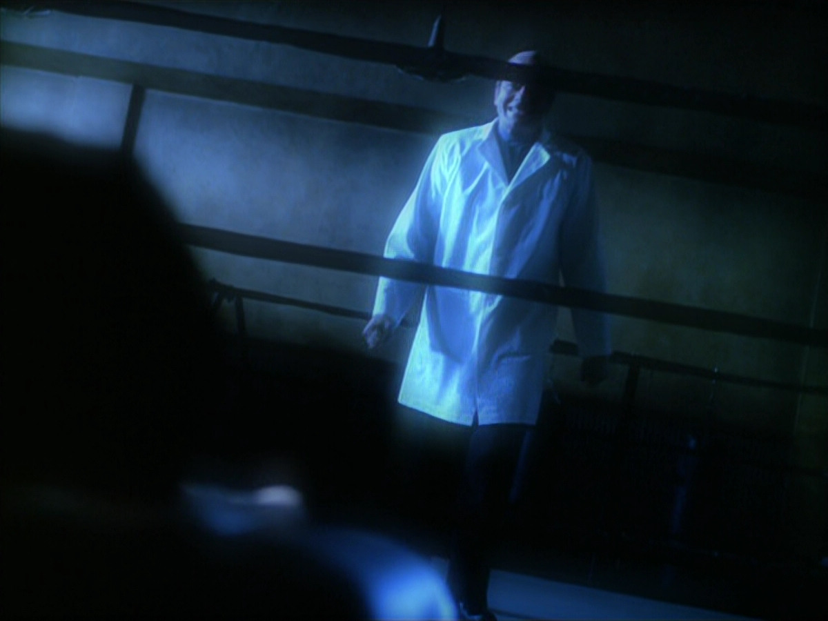 extant_StarTrek_VOY_5x19-TheFight_02370.jpg