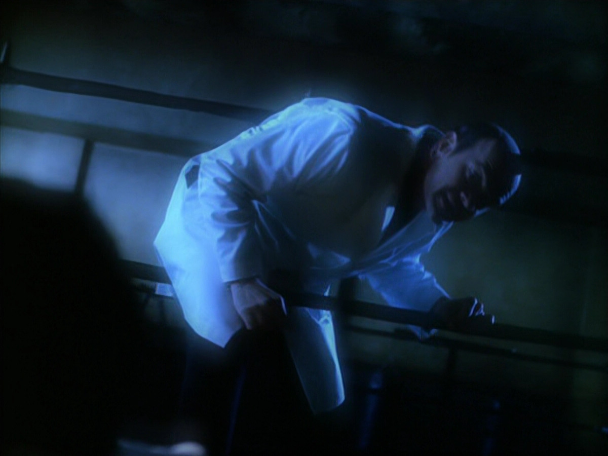 extant_StarTrek_VOY_5x19-TheFight_02383.jpg