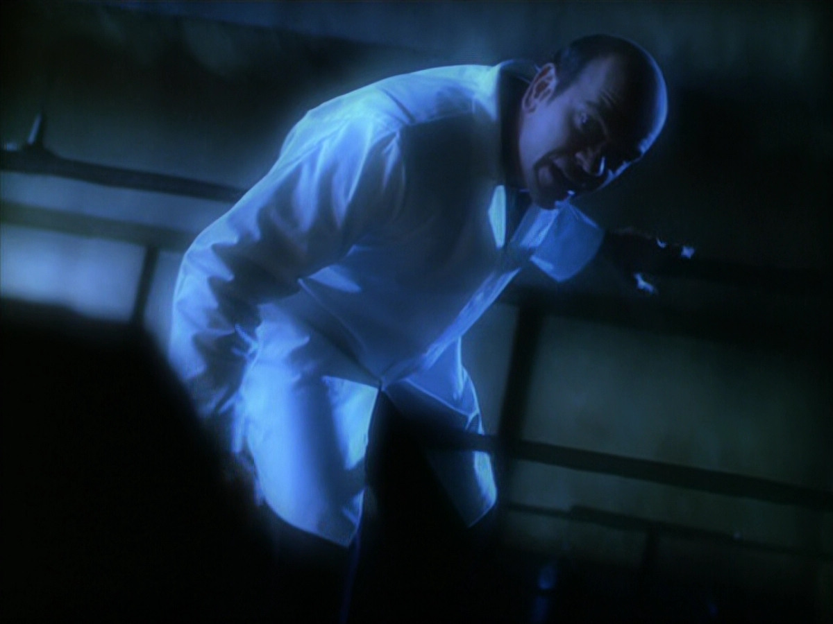 extant_StarTrek_VOY_5x19-TheFight_02384.jpg