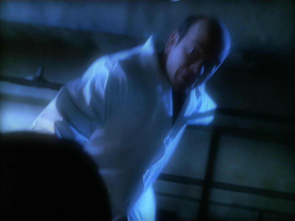 extant_StarTrek_VOY_5x19-TheFight_02390.jpg