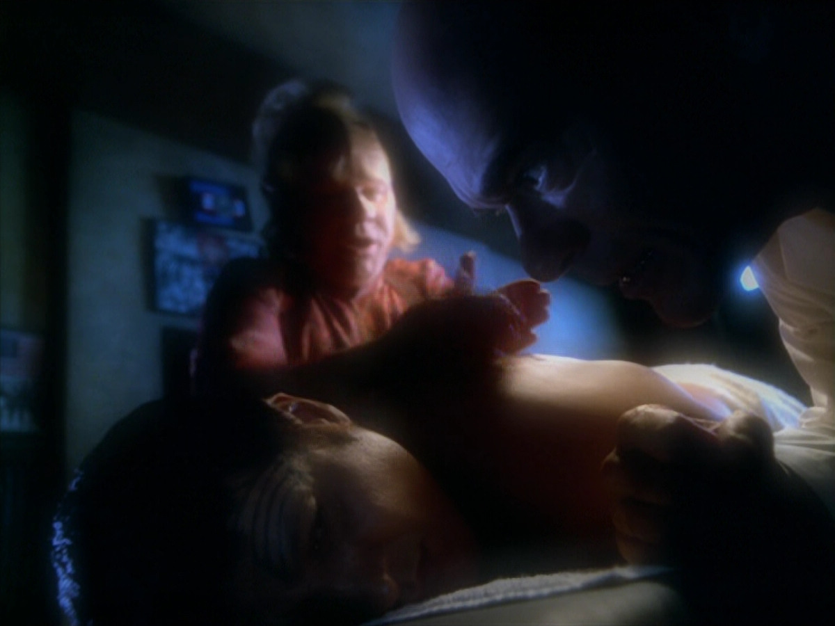 extant_StarTrek_VOY_5x19-TheFight_02397.jpg