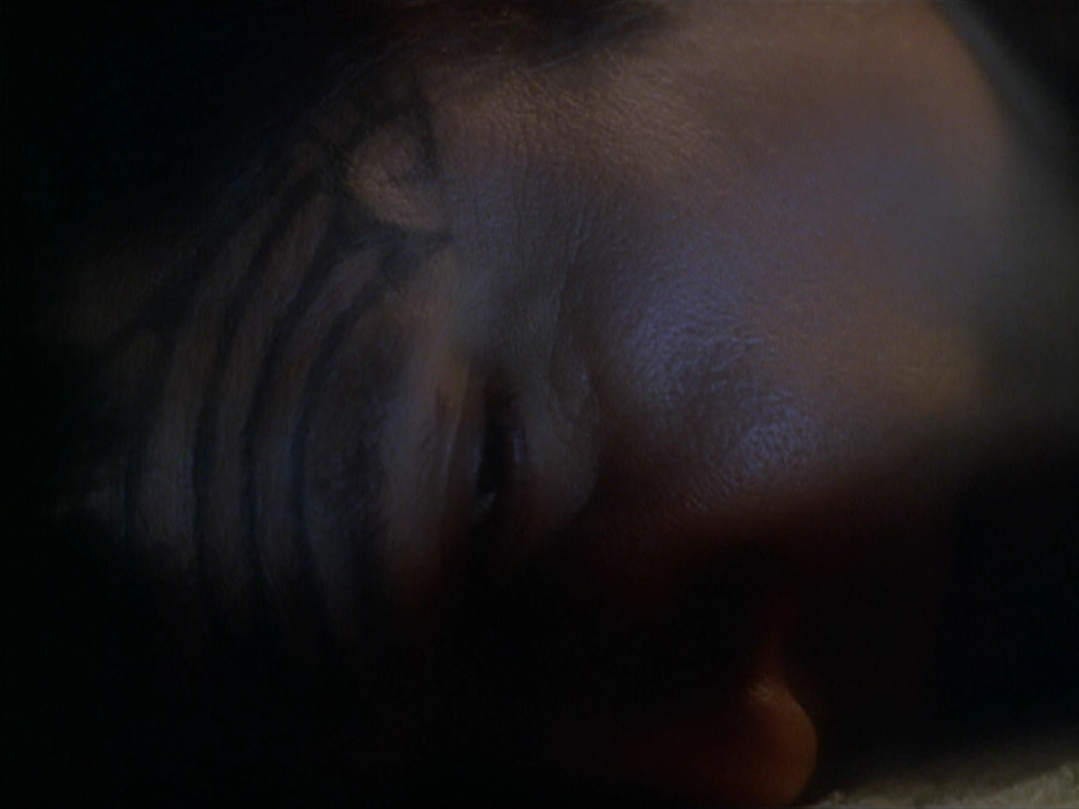 extant_StarTrek_VOY_5x19-TheFight_02435.jpg