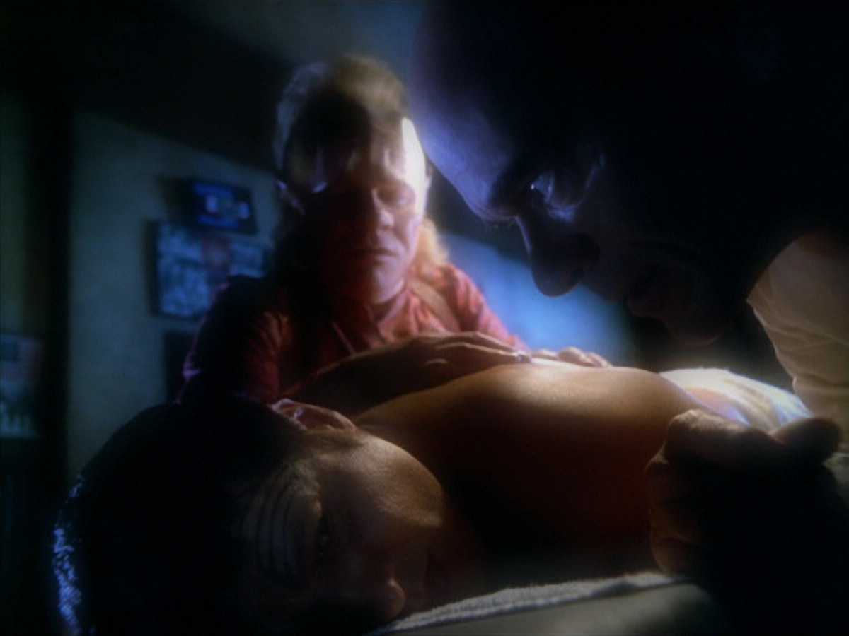 extant_StarTrek_VOY_5x19-TheFight_02441.jpg