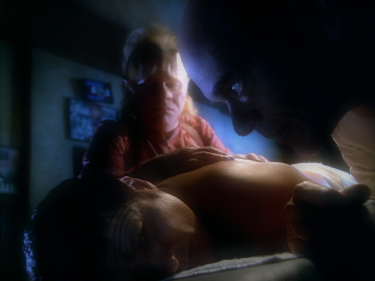 extant_StarTrek_VOY_5x19-TheFight_02446.jpg