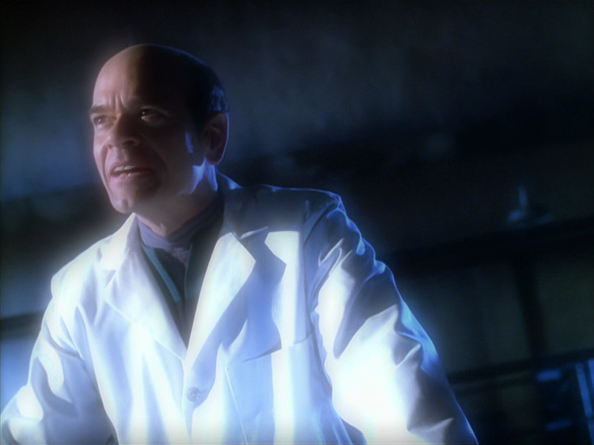 extant_StarTrek_VOY_5x19-TheFight_02457.jpg