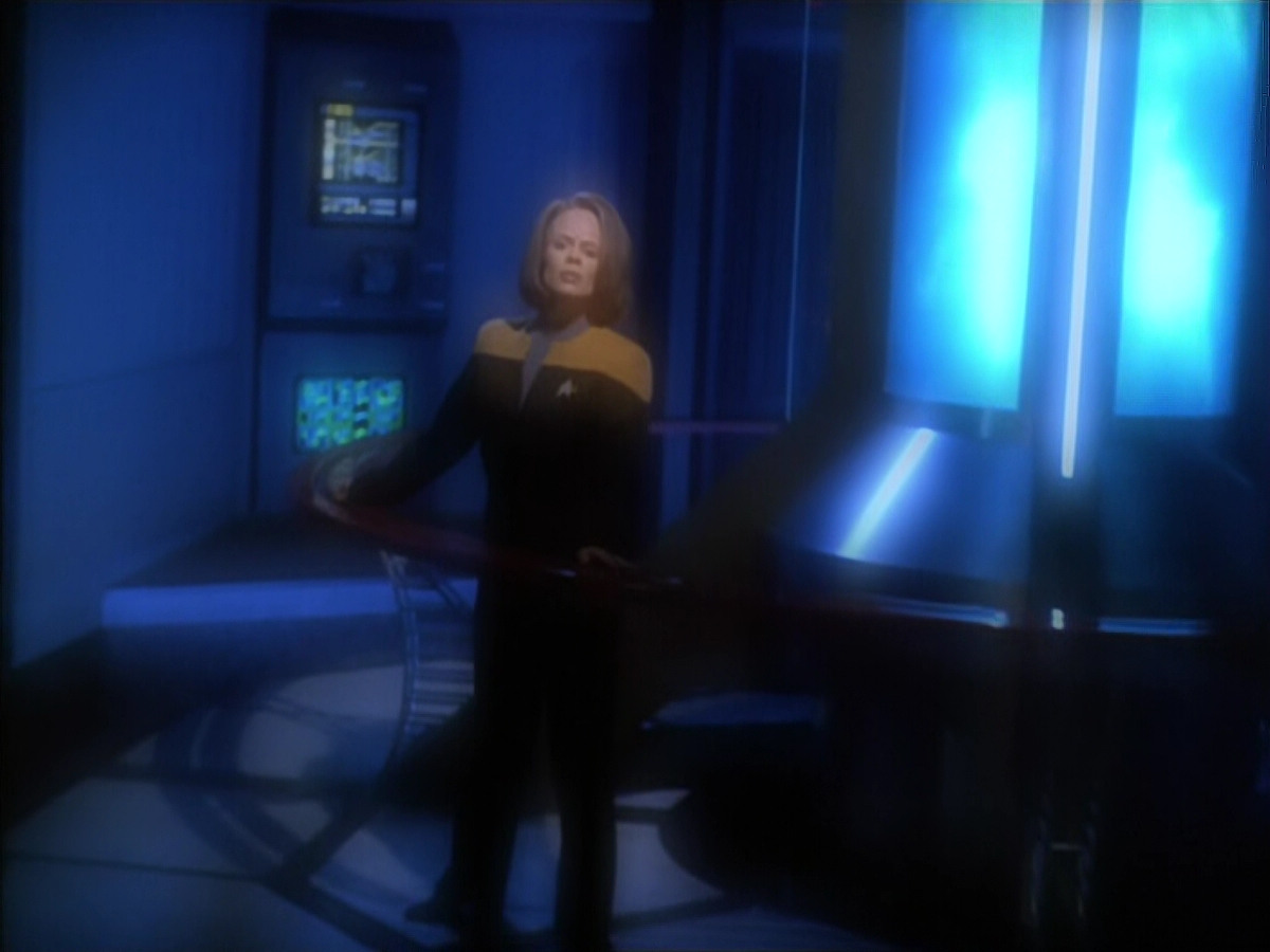 extant_StarTrek_VOY_5x19-TheFight_02473.jpg