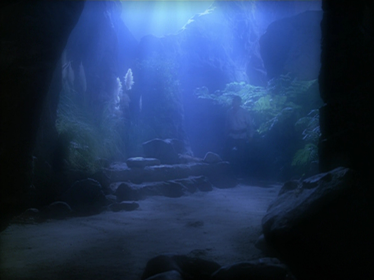 extant_StarTrek_VOY_5x19-TheFight_02488.jpg