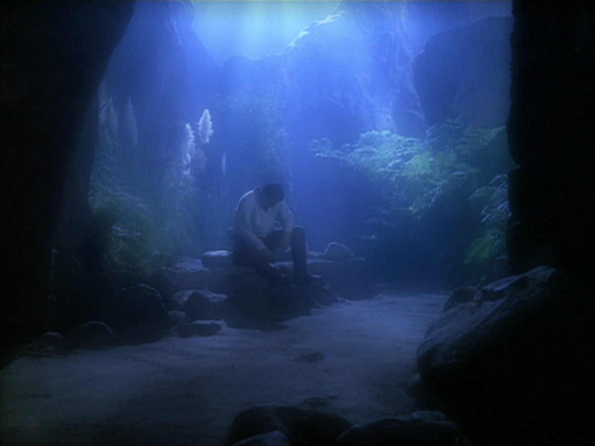 extant_StarTrek_VOY_5x19-TheFight_02503.jpg