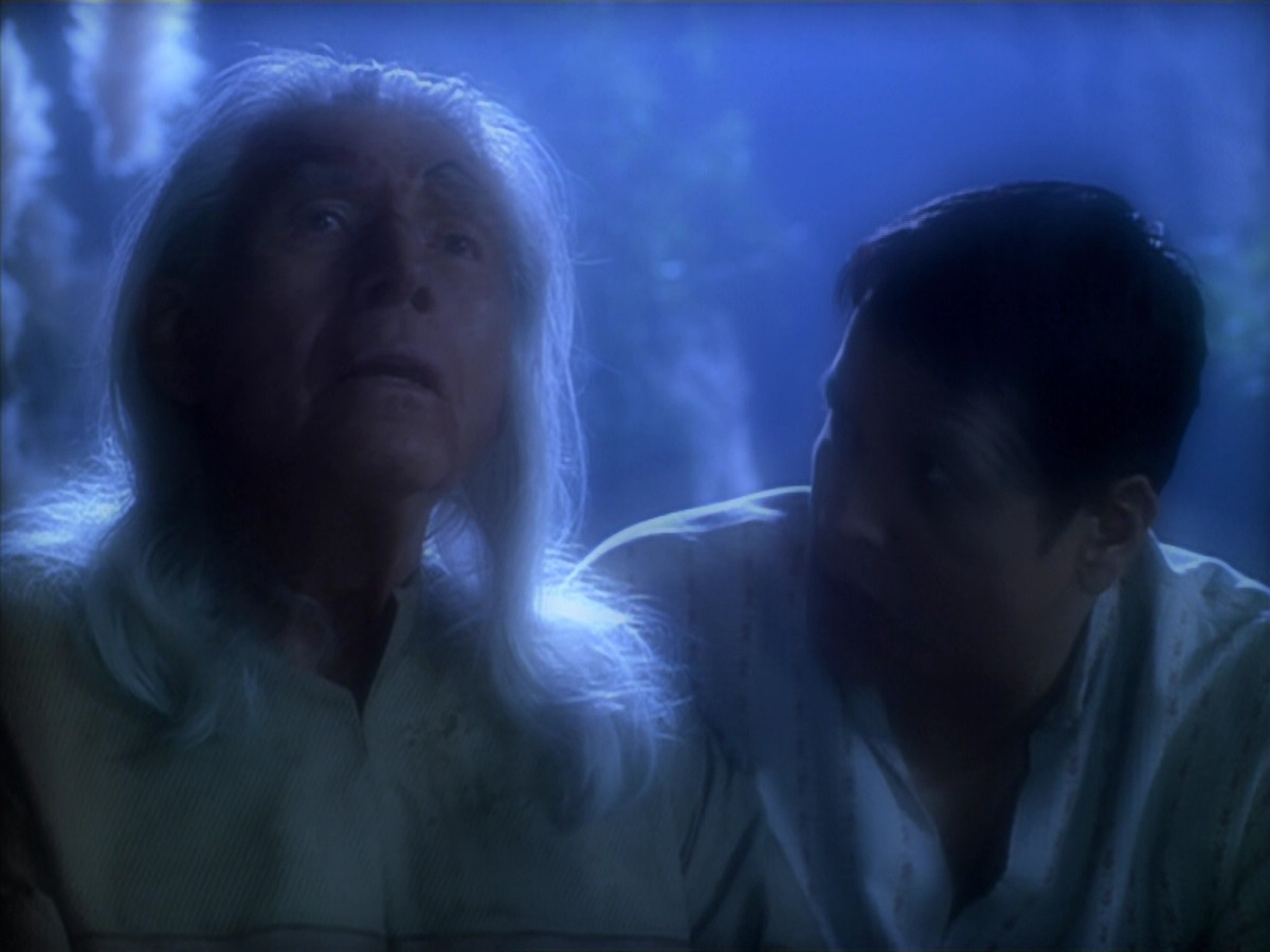 extant_StarTrek_VOY_5x19-TheFight_02514.jpg