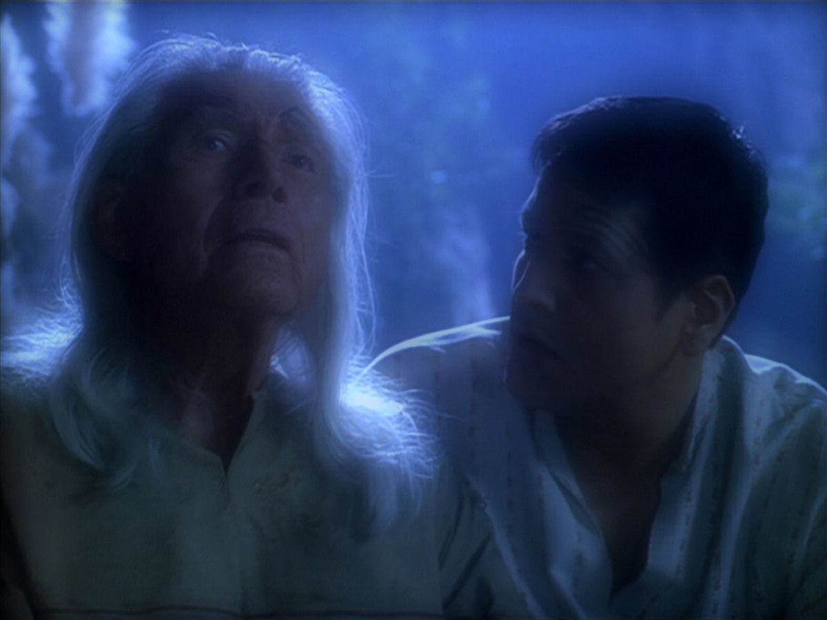 extant_StarTrek_VOY_5x19-TheFight_02515.jpg
