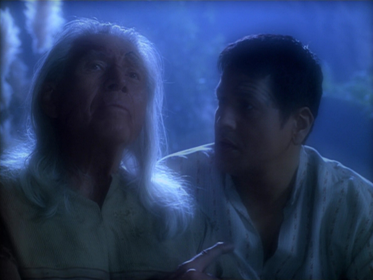 extant_StarTrek_VOY_5x19-TheFight_02518.jpg