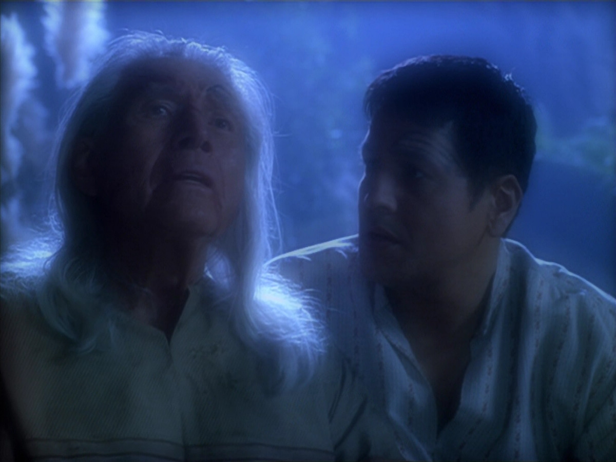 extant_StarTrek_VOY_5x19-TheFight_02519.jpg