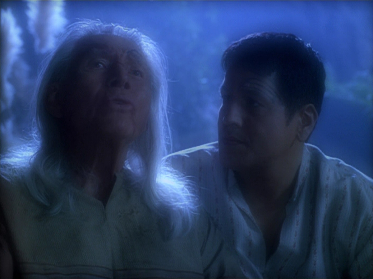 extant_StarTrek_VOY_5x19-TheFight_02520.jpg