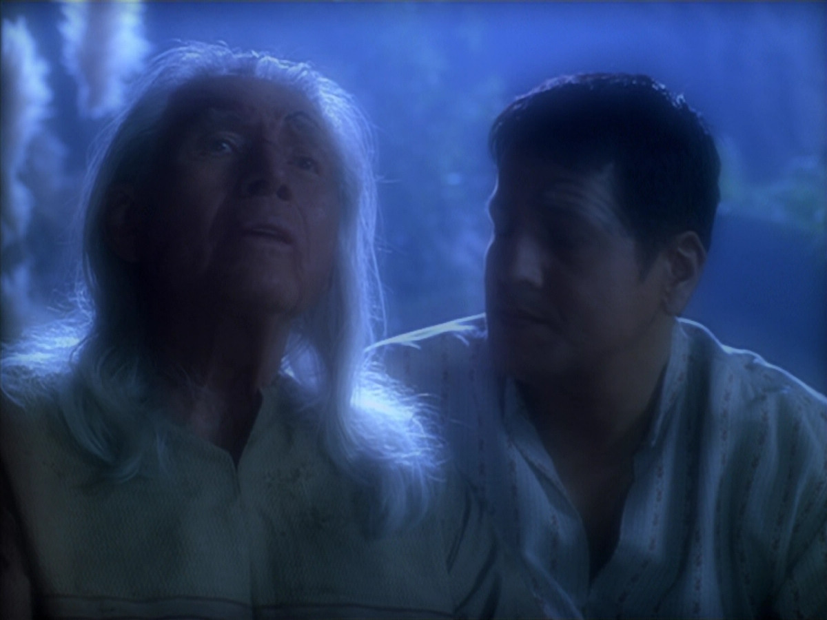 extant_StarTrek_VOY_5x19-TheFight_02521.jpg