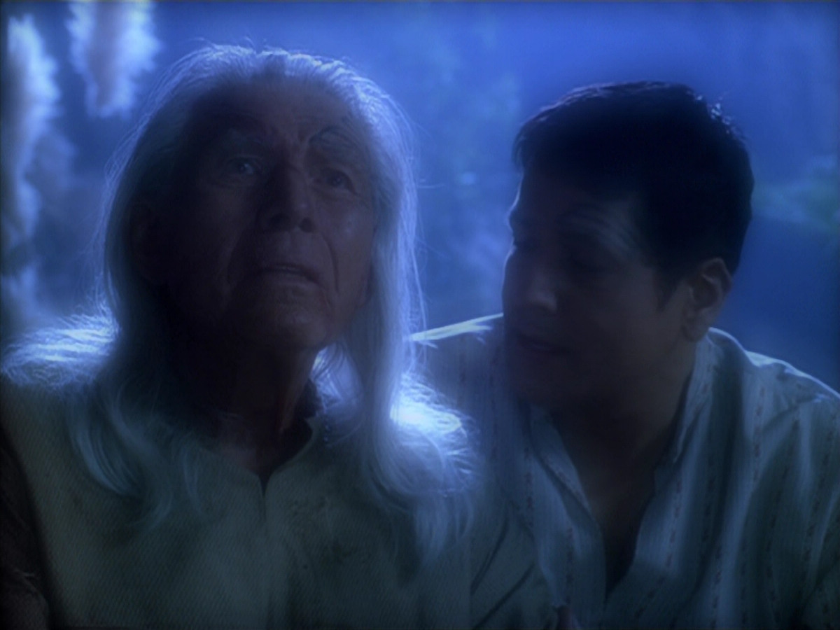 extant_StarTrek_VOY_5x19-TheFight_02536.jpg