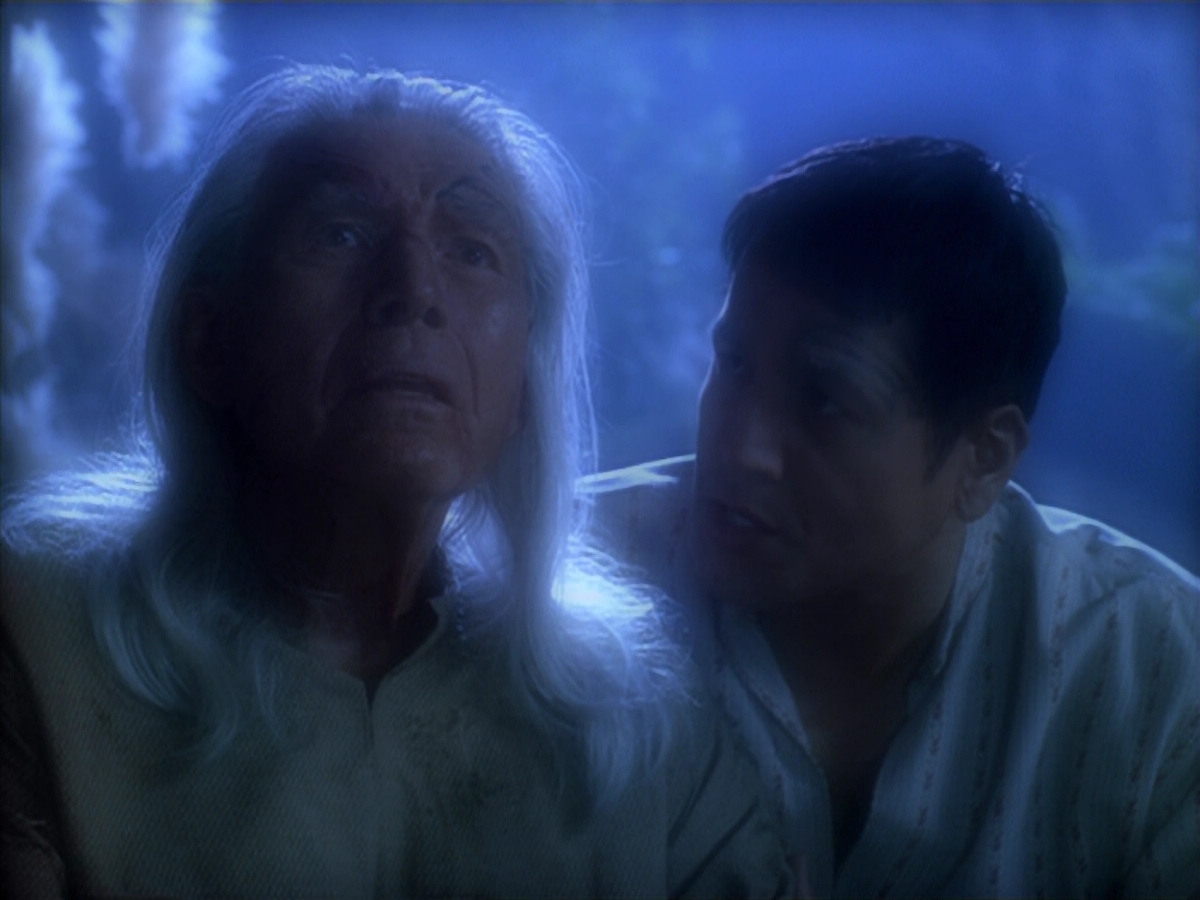 extant_StarTrek_VOY_5x19-TheFight_02538.jpg