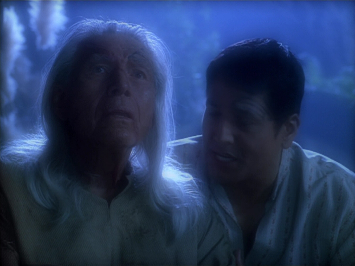 extant_StarTrek_VOY_5x19-TheFight_02540.jpg
