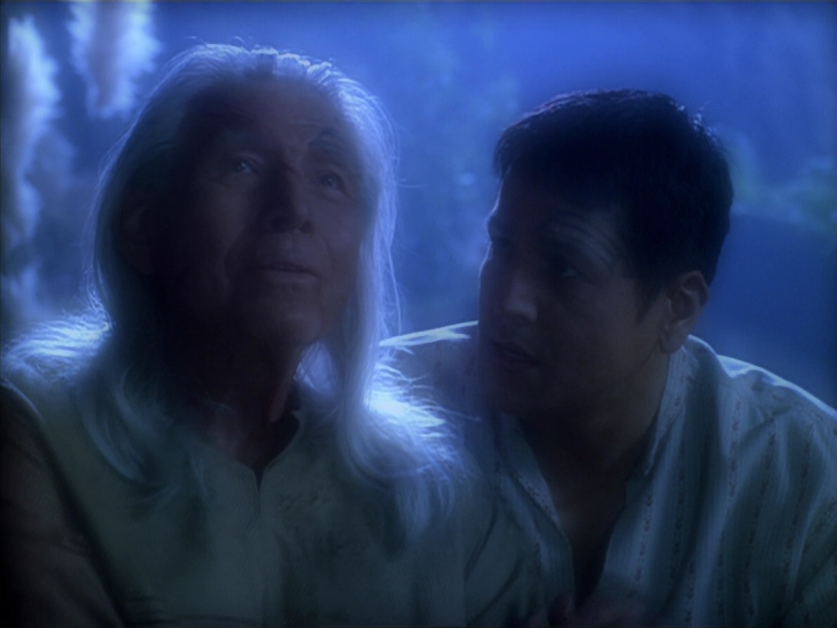 extant_StarTrek_VOY_5x19-TheFight_02545.jpg