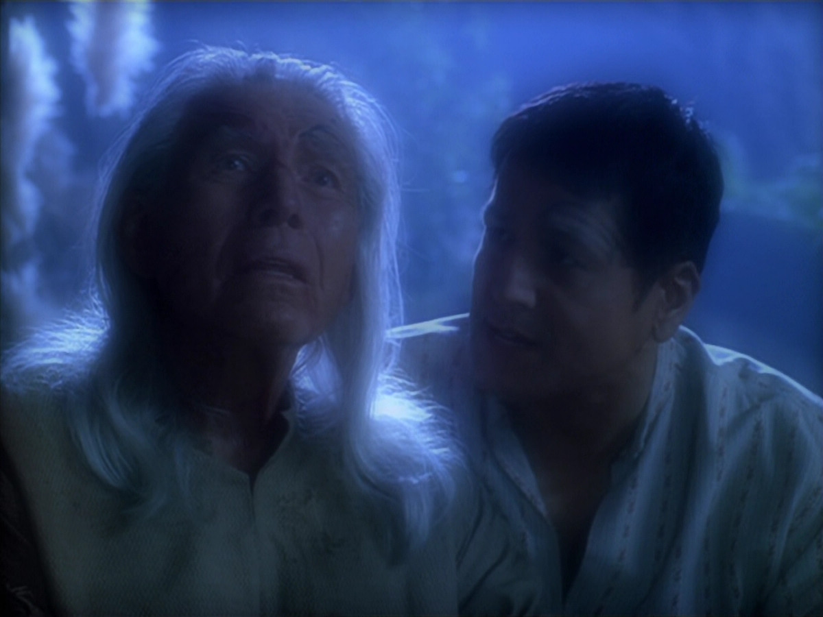 extant_StarTrek_VOY_5x19-TheFight_02552.jpg