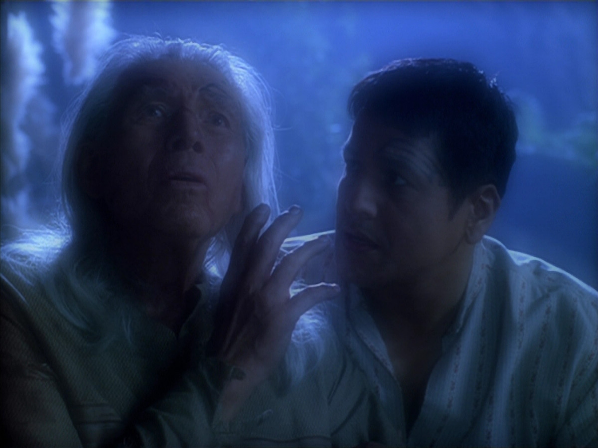 extant_StarTrek_VOY_5x19-TheFight_02557.jpg
