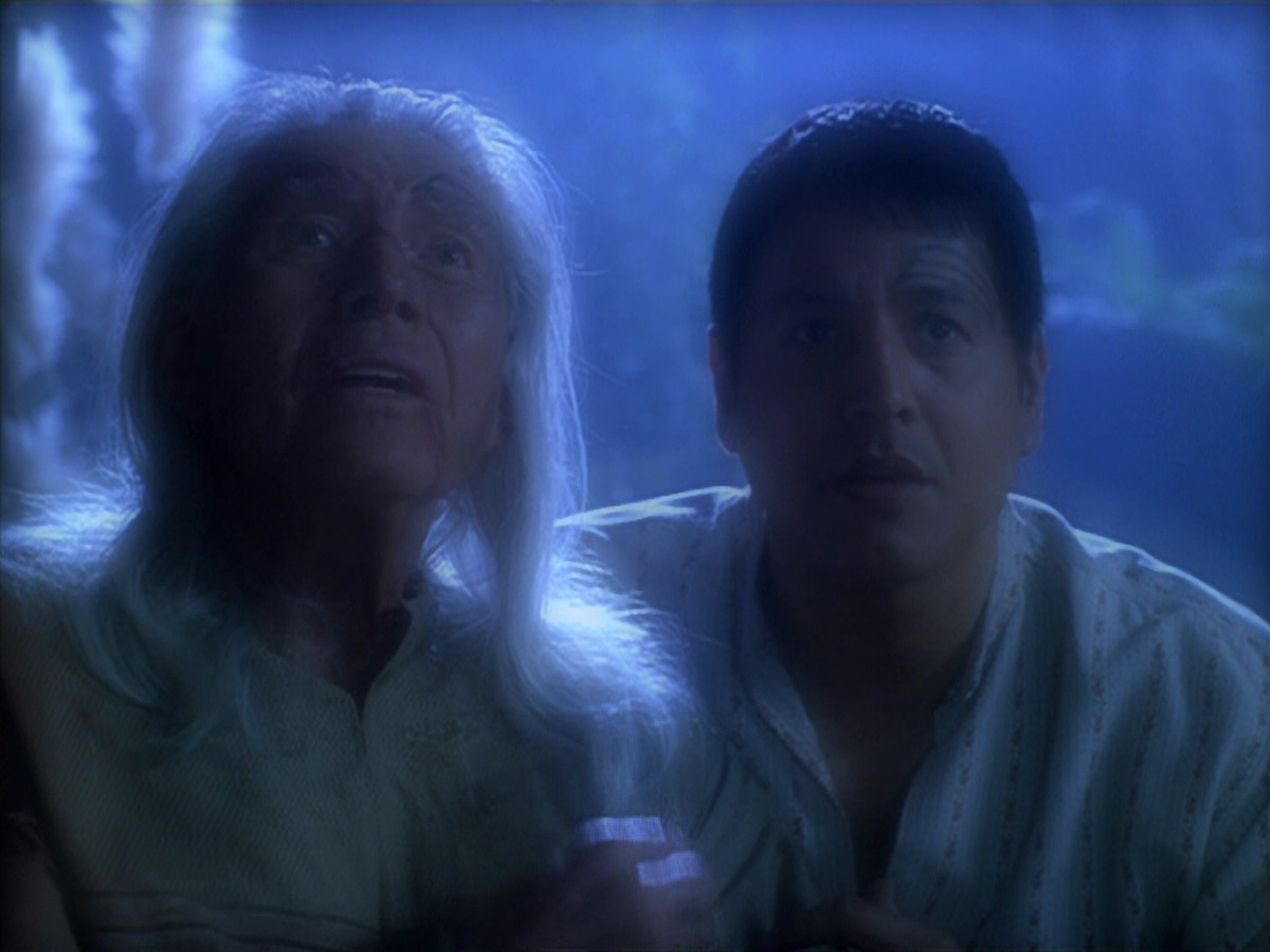 extant_StarTrek_VOY_5x19-TheFight_02560.jpg