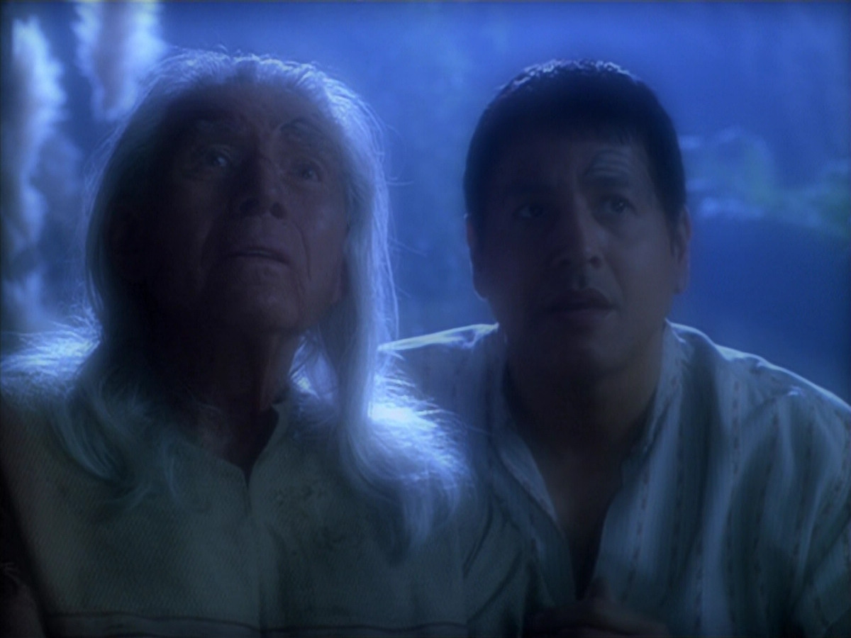 extant_StarTrek_VOY_5x19-TheFight_02561.jpg