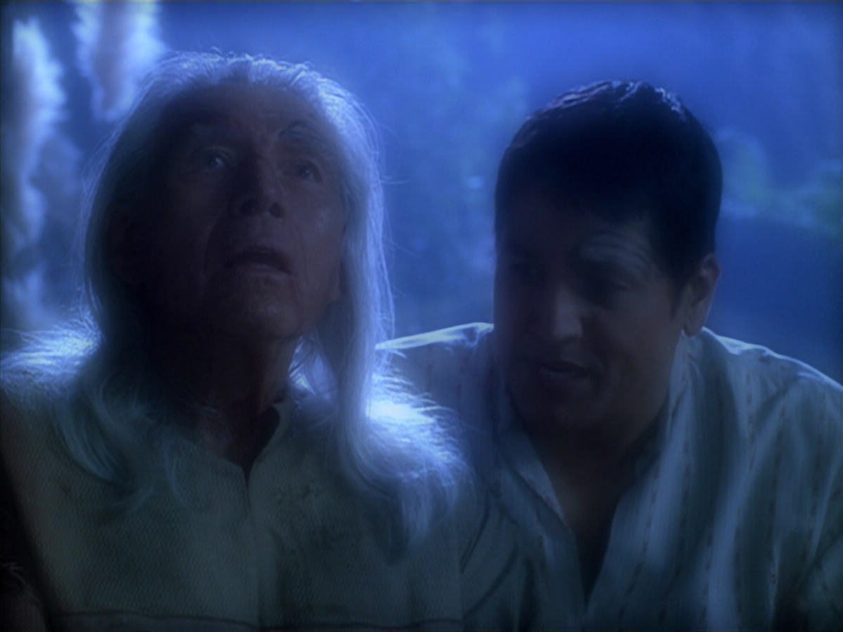 extant_StarTrek_VOY_5x19-TheFight_02565.jpg
