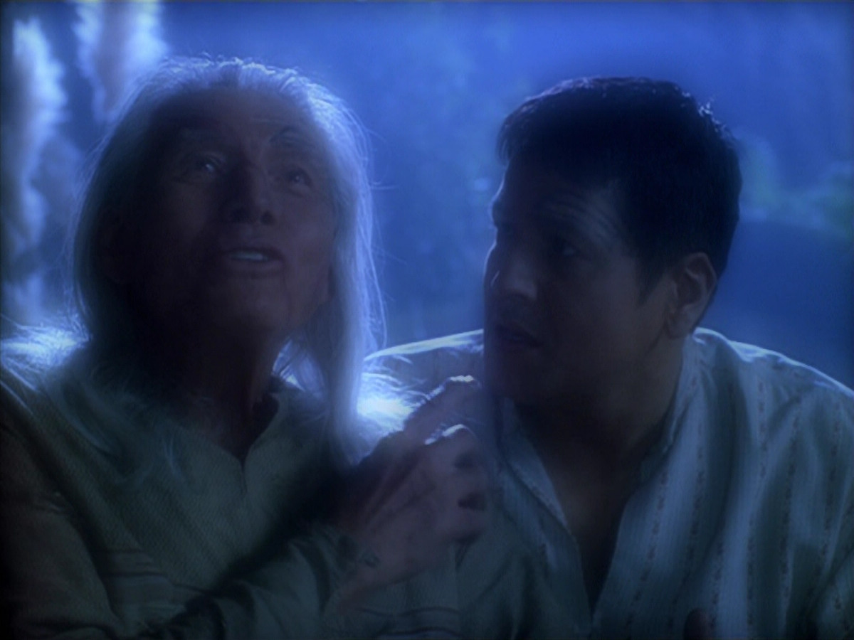 extant_StarTrek_VOY_5x19-TheFight_02568.jpg