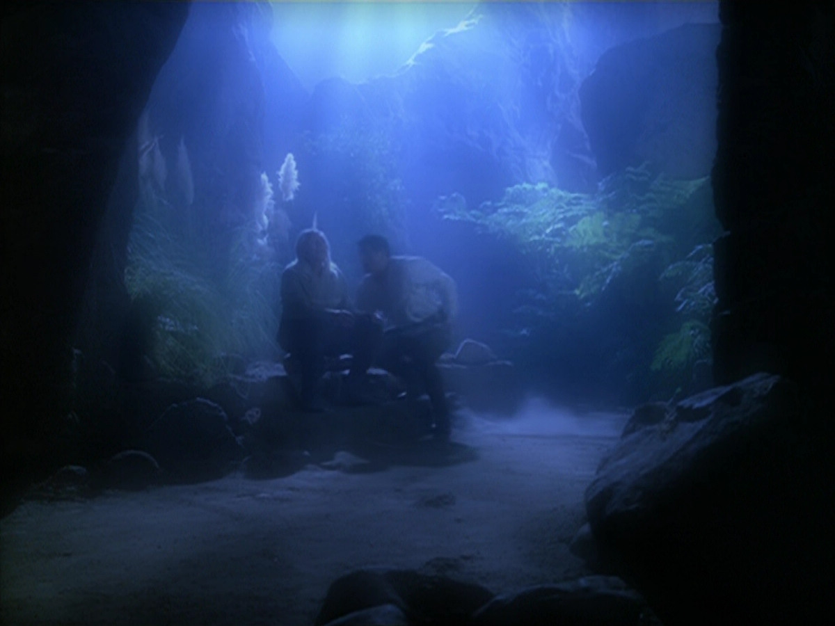 extant_StarTrek_VOY_5x19-TheFight_02572.jpg