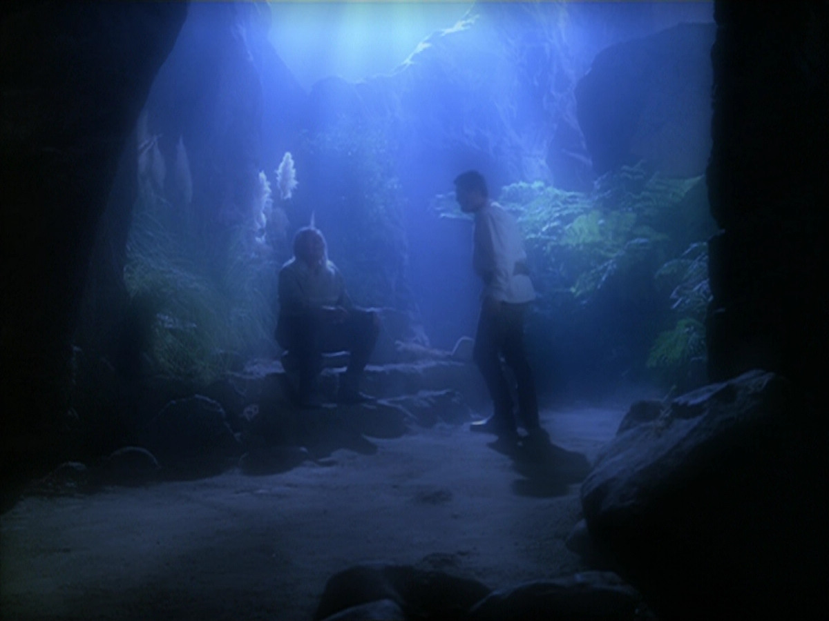 extant_StarTrek_VOY_5x19-TheFight_02574.jpg