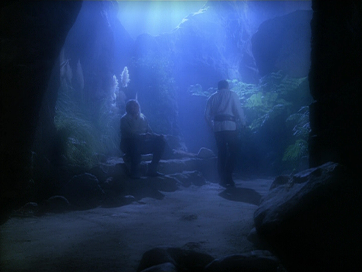 extant_StarTrek_VOY_5x19-TheFight_02578.jpg