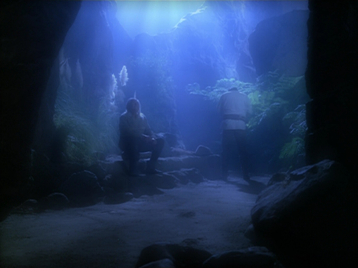 extant_StarTrek_VOY_5x19-TheFight_02581.jpg