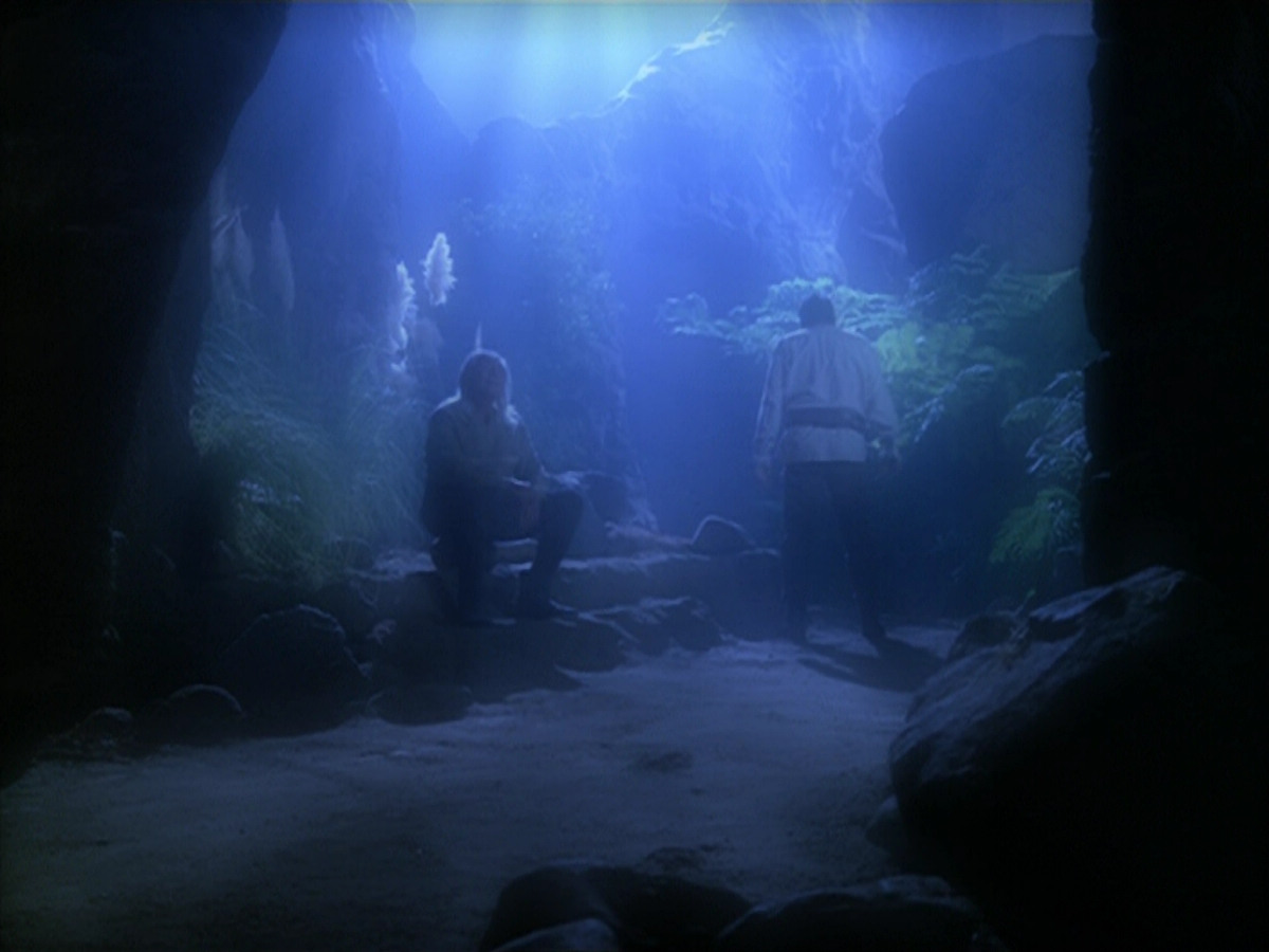extant_StarTrek_VOY_5x19-TheFight_02583.jpg