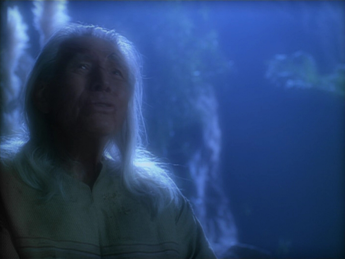 extant_StarTrek_VOY_5x19-TheFight_02586.jpg