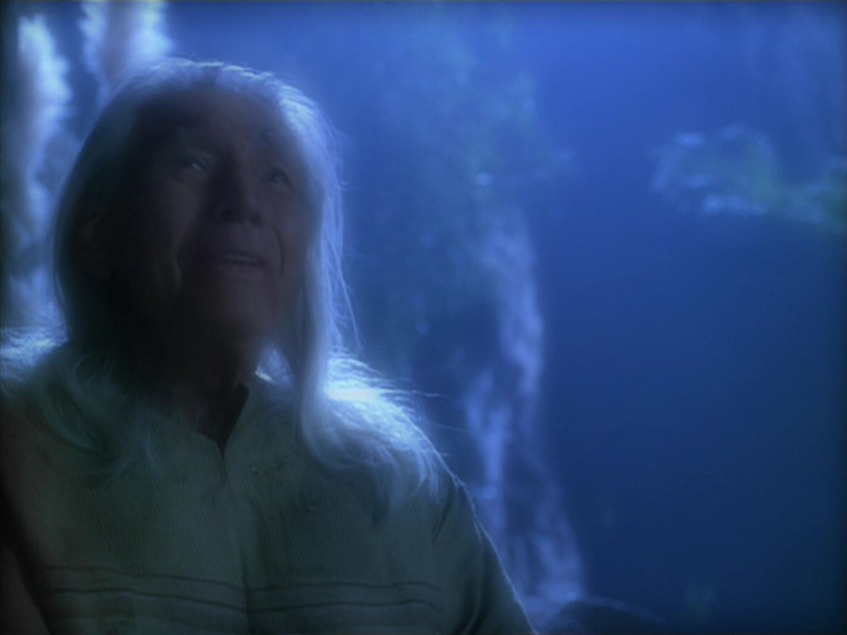 extant_StarTrek_VOY_5x19-TheFight_02587.jpg