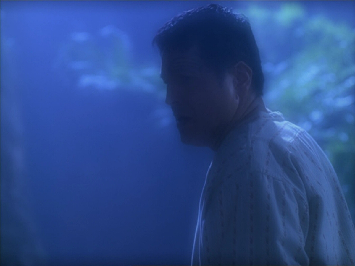 extant_StarTrek_VOY_5x19-TheFight_02604.jpg