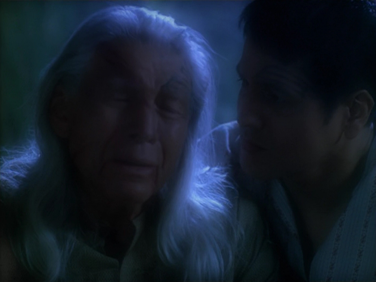 extant_StarTrek_VOY_5x19-TheFight_02619.jpg