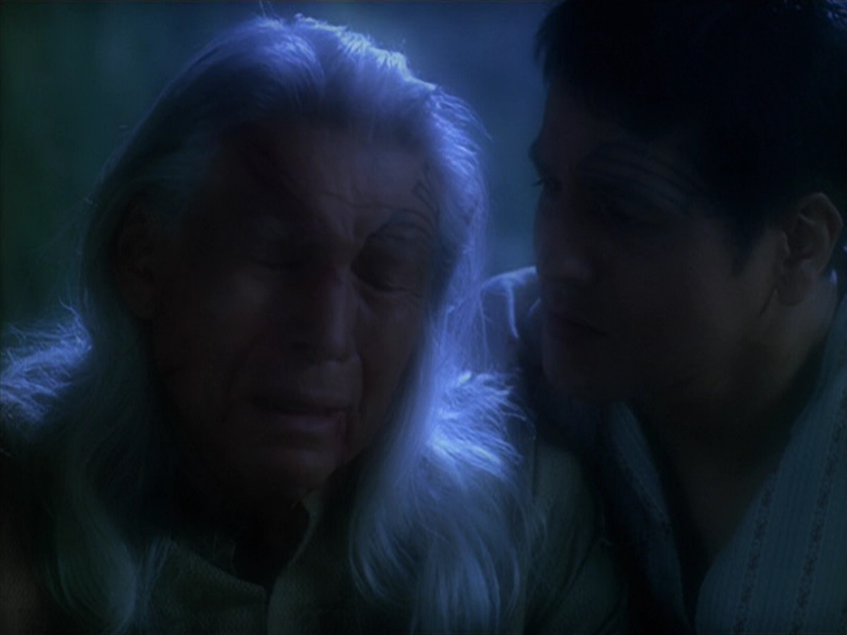 extant_StarTrek_VOY_5x19-TheFight_02620.jpg