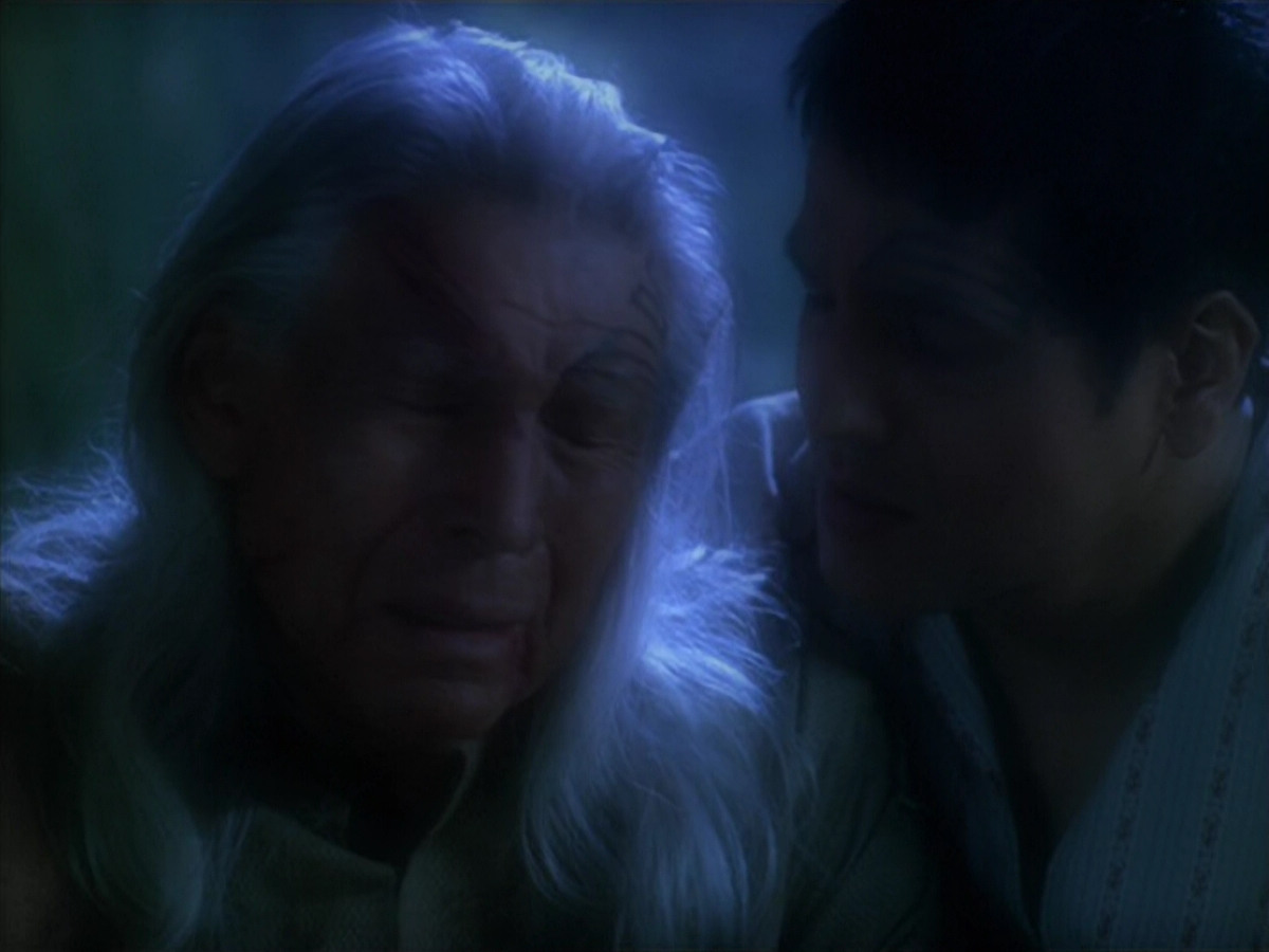 extant_StarTrek_VOY_5x19-TheFight_02621.jpg