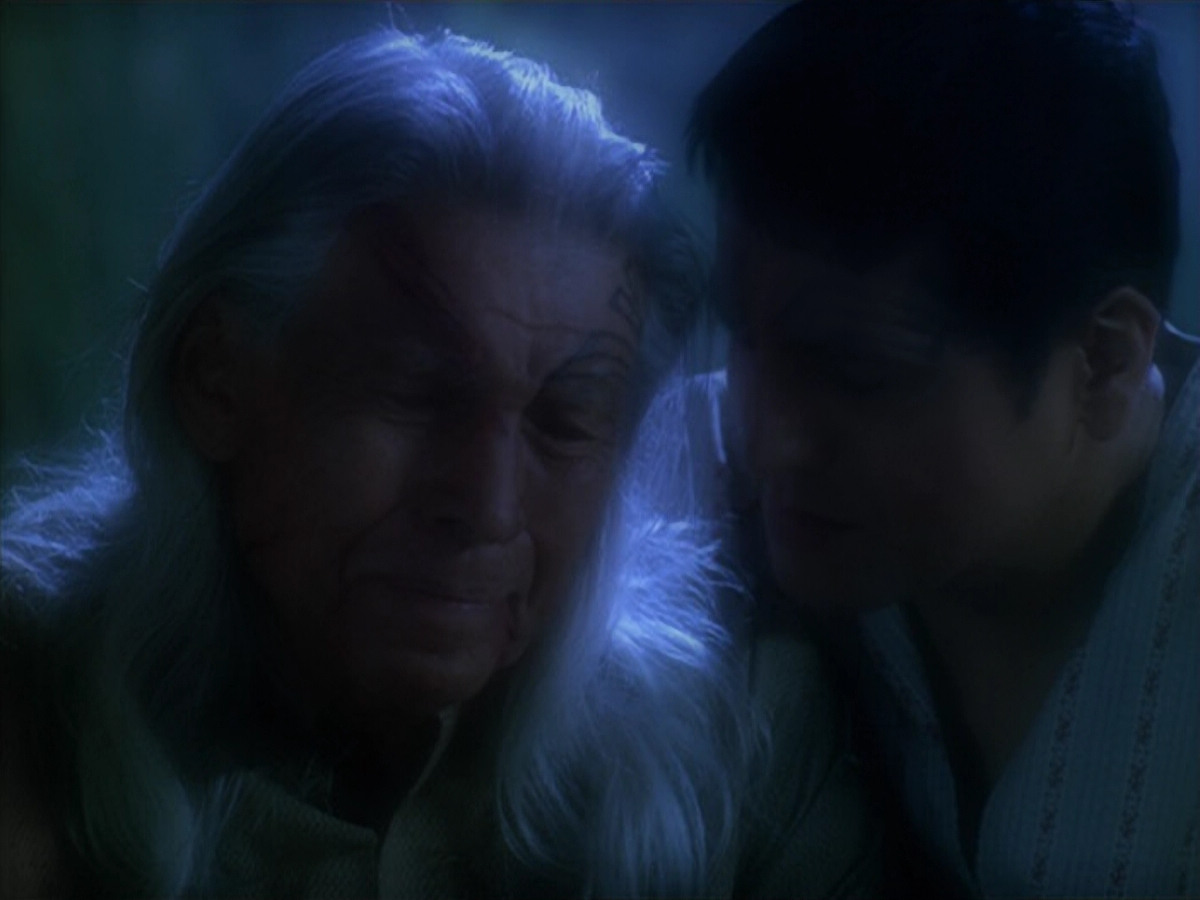extant_StarTrek_VOY_5x19-TheFight_02622.jpg
