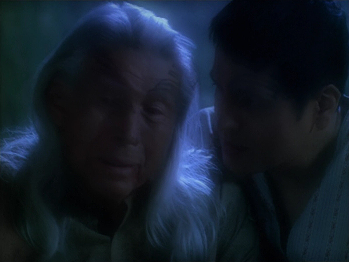extant_StarTrek_VOY_5x19-TheFight_02624.jpg