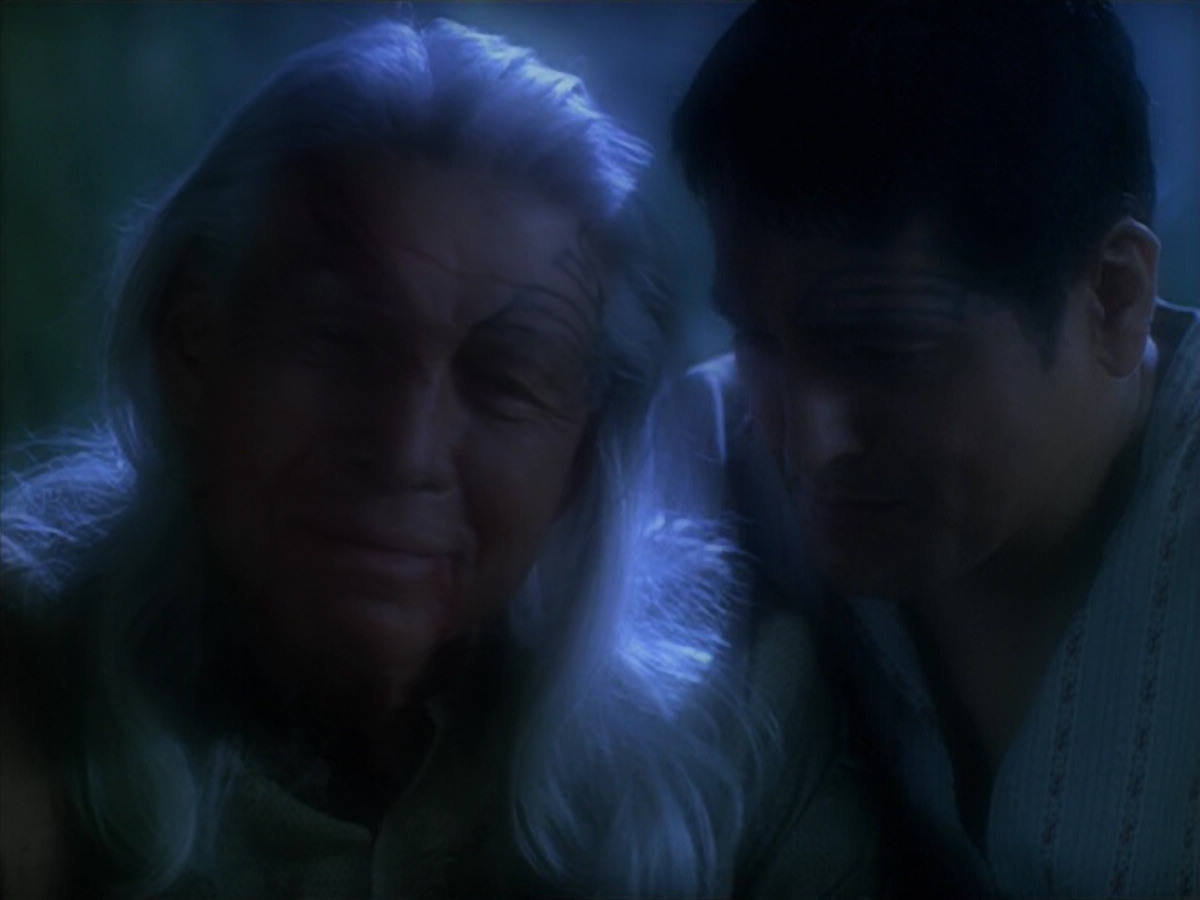 extant_StarTrek_VOY_5x19-TheFight_02633.jpg