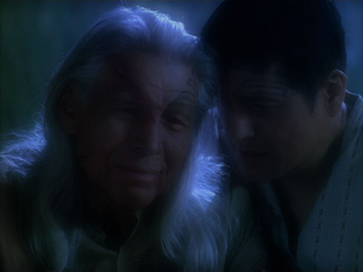 extant_StarTrek_VOY_5x19-TheFight_02635.jpg