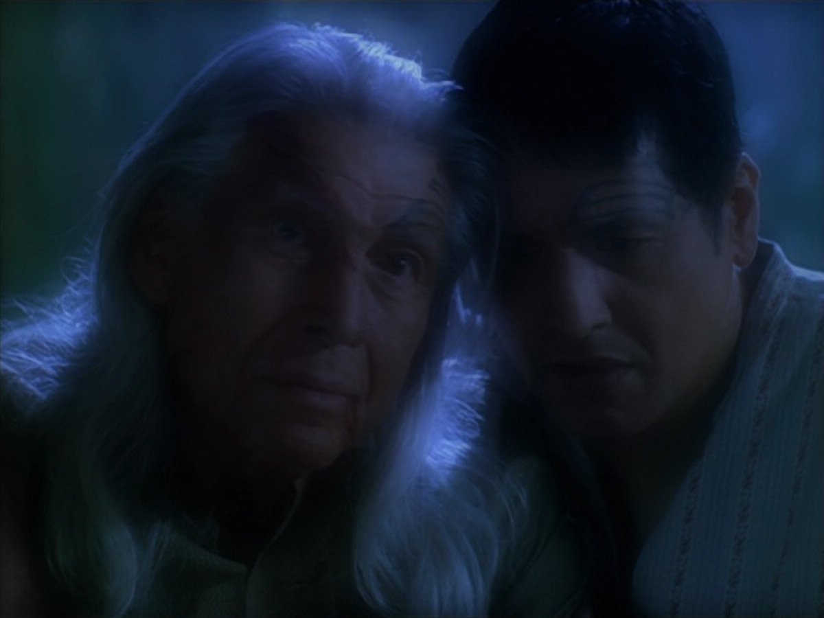 extant_StarTrek_VOY_5x19-TheFight_02648.jpg