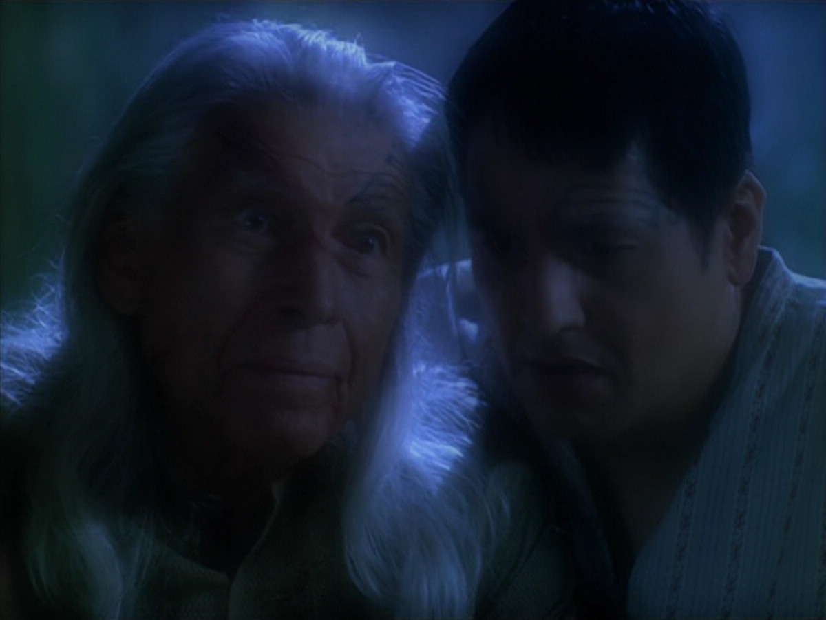 extant_StarTrek_VOY_5x19-TheFight_02650.jpg