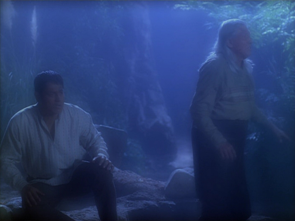 extant_StarTrek_VOY_5x19-TheFight_02663.jpg