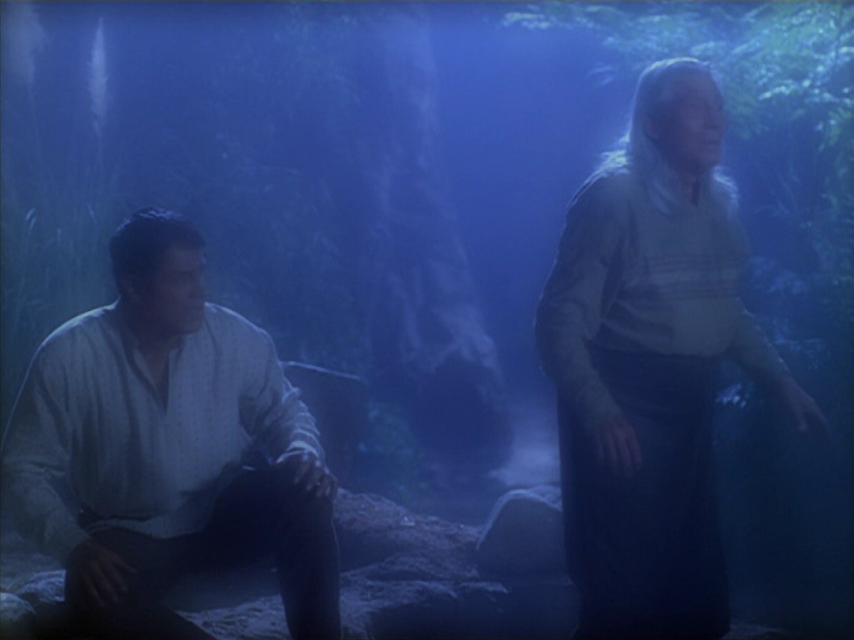 extant_StarTrek_VOY_5x19-TheFight_02664.jpg