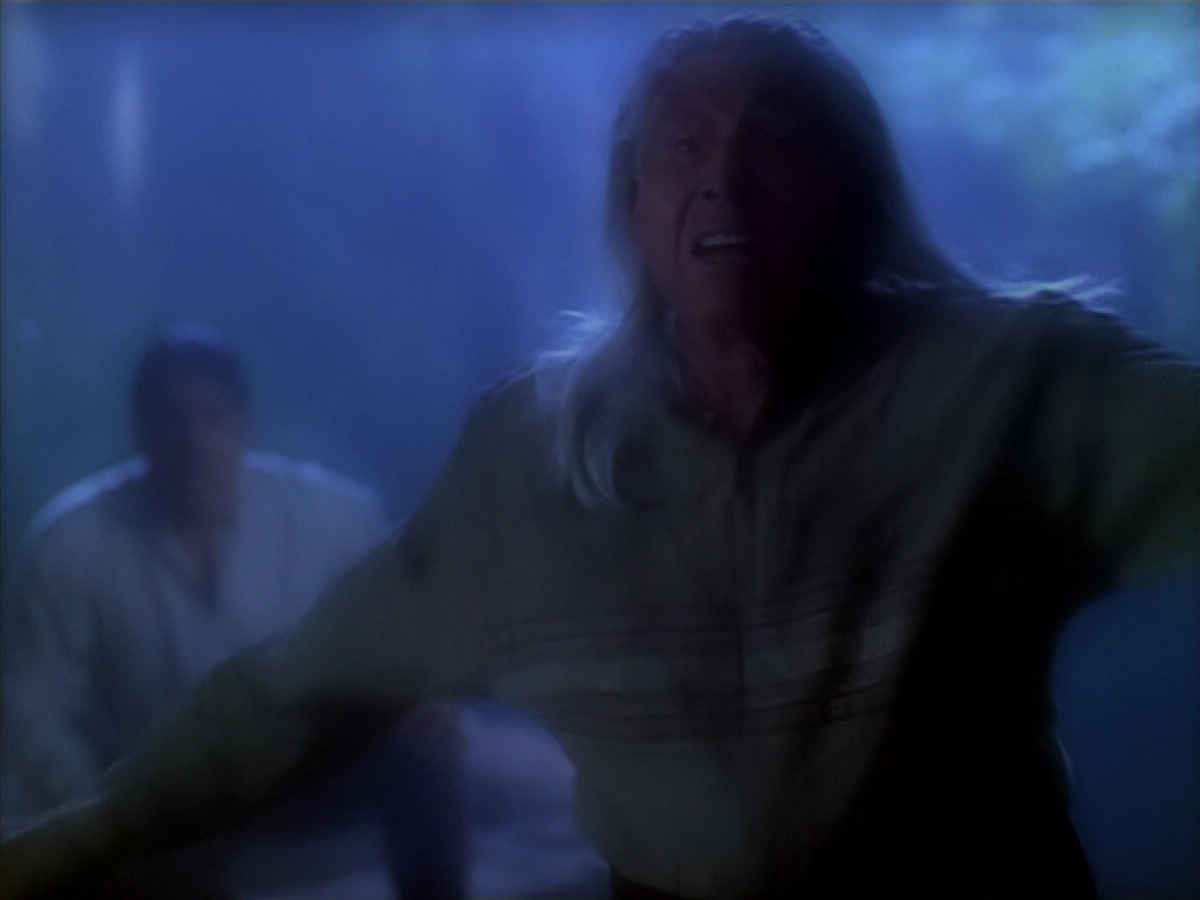 extant_StarTrek_VOY_5x19-TheFight_02669.jpg