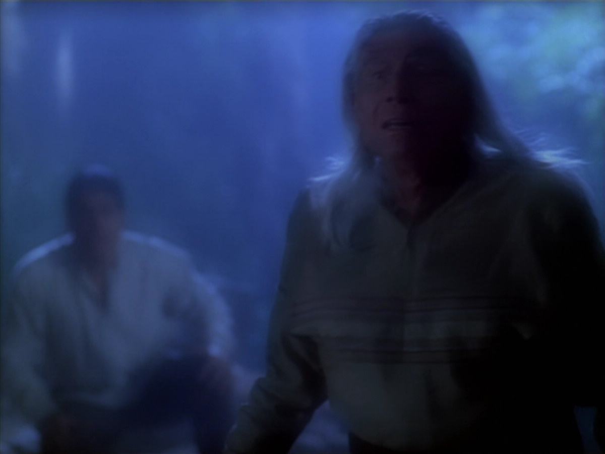 extant_StarTrek_VOY_5x19-TheFight_02670.jpg